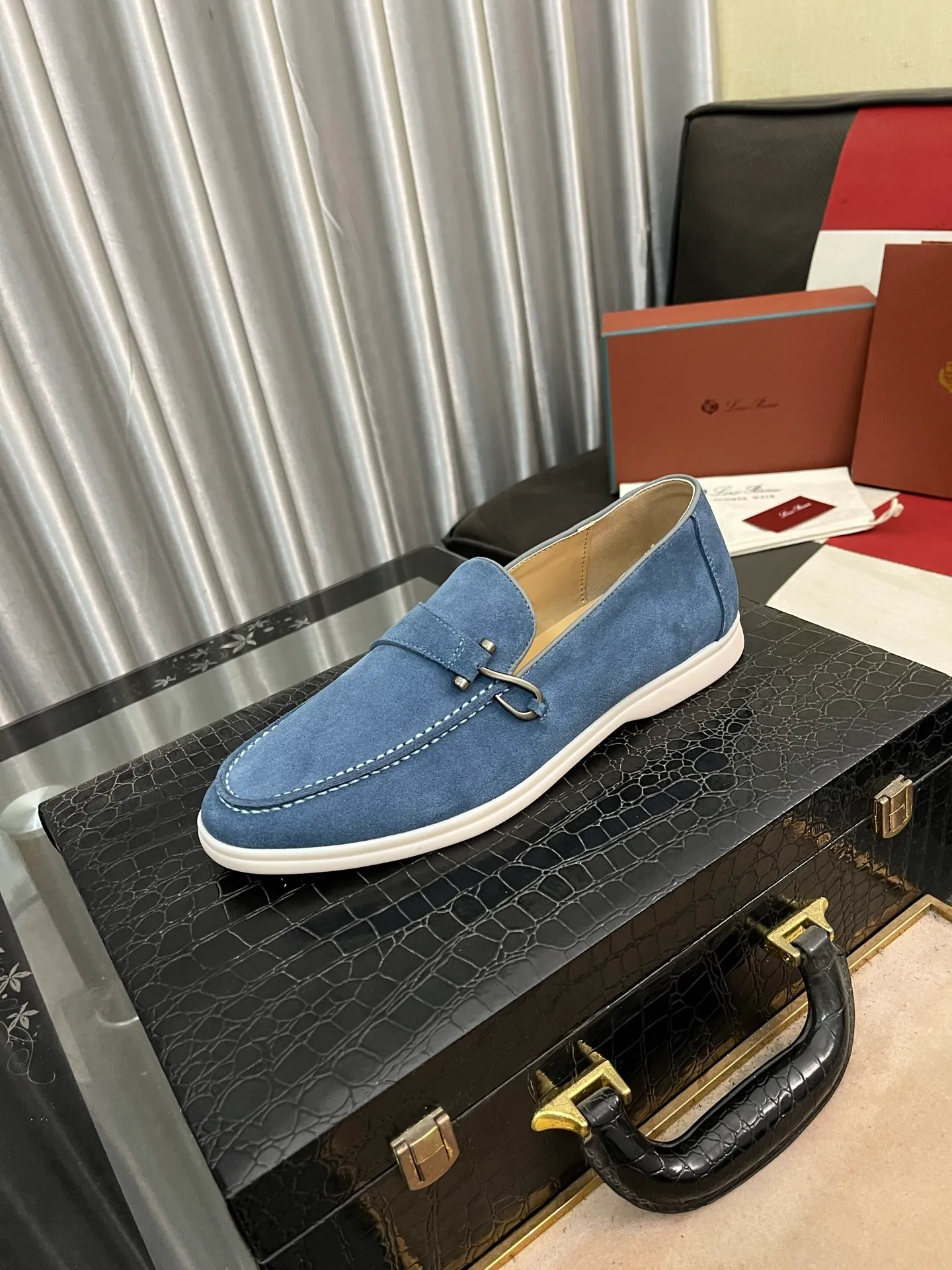 Men's Men's Shoes💰420⌚️⌚️【Loro Piana】LP couple's casual sneakers. Simple and fashionable, the upper is made of cow suede and leather. Sheepskin feet. Custom rubber sole. Size: Female 35-42 (35, 41, 42, 43 customized are non-refundable) Male 38-46 (45, 46 customized)